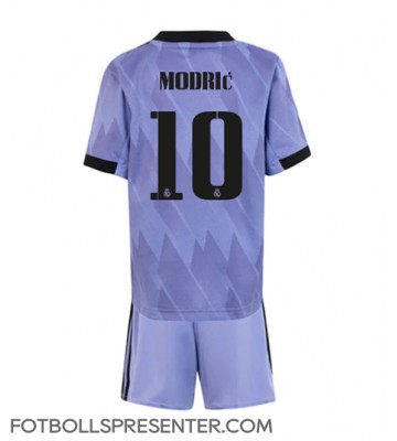 Real Madrid Luka Modric #10 Bortatröja Barn 2022-23 Kortärmad (+ korta byxor)